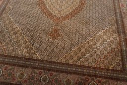 Close-up detail of 2000s Tabriz 50/60/70 Raj rug from Iran / Persia showing Cork weave