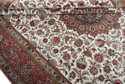 Close-up detail of 2000s Tabriz 50/60/70 Raj rug from Iran / Persia showing Cork weave
