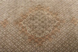 Central medallion detail of 2000s Tabriz 50/60/70 Raj rug from Iran / Persia