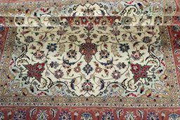 Close-up detail of New Tabriz 50/60/70 Raj rug from Iran / Persia showing Cork weave