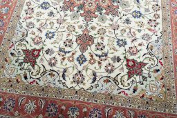 Close-up detail of New Tabriz 50/60/70 Raj rug from Iran / Persia showing Cork weave