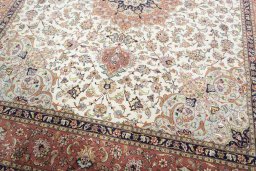 Close-up detail of 2000s Tabriz 50/60/70 Raj rug from Iran / Persia showing Cork weave