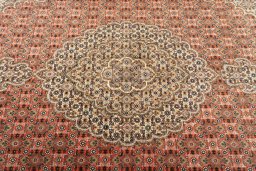 Central medallion detail of New Tabriz 50/60/70 Raj rug from Iran / Persia