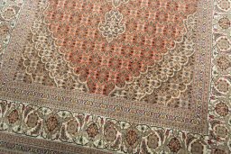 Close-up detail of New Tabriz 50/60/70 Raj rug from Iran / Persia showing Cork weave