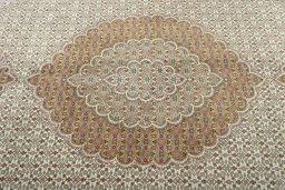 Central medallion detail of New Tabriz 50/60/70 Raj rug from Iran / Persia