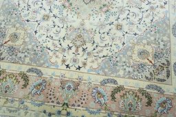 Close-up detail of New Tabriz 50/60/70 Raj rug from Iran / Persia showing Cork weave