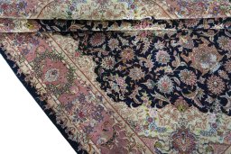 Close-up detail of New Tabriz 50/60/70 Raj rug from Iran / Persia showing Cork weave