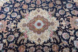 Central medallion detail of New Tabriz 50/60/70 Raj rug from Iran / Persia