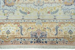 Close-up detail of New Tabriz 50/60/70 Raj rug from Iran / Persia showing Cork weave