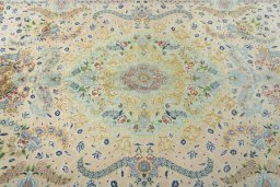 Central medallion detail of New Tabriz 50/60/70 Raj rug from Iran / Persia