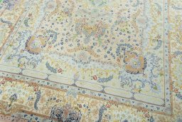 Close-up detail of New Tabriz 50/60/70 Raj rug from Iran / Persia showing Cork weave