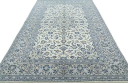 Surface texture of 2000s Kashan rug with natural Wool and intricate pattern