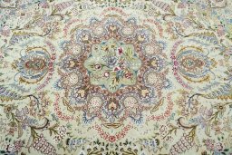 Central medallion detail of New Tabriz 50/60/70 Raj rug from Iran / Persia