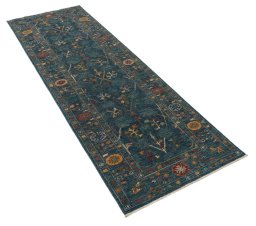 Corner detail of New Farahan rug showing border pattern and Wool pile