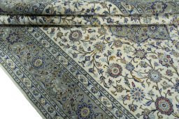 Close-up detail of New Kashan rug from Iran / Persia showing Cork weave