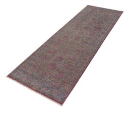 Close-up detail of New Farahan rug from Pakistan showing Wool weave