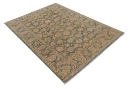 Corner detail of New Farahan rug showing border pattern and Wool pile