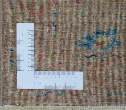 Corner detail of New Farahan rug showing border pattern and Wool pile