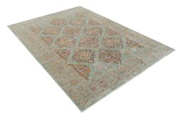 Corner detail of New Farahan rug showing border pattern and Wool pile