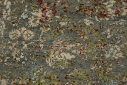 Central medallion detail of New Mahli rug from Pakistan