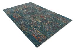 Corner detail of New Haj-jalili rug showing border pattern and Wool pile