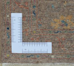 Corner detail of New Farahan rug showing border pattern and Wool pile