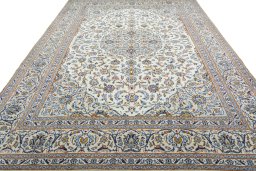 Surface texture of 2000s Kashan rug with natural Wool and intricate pattern