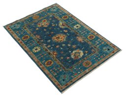 Corner detail of New Farahan rug showing border pattern and Wool pile