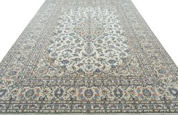 Surface texture of 2000s Kashan rug with natural Wool and intricate pattern