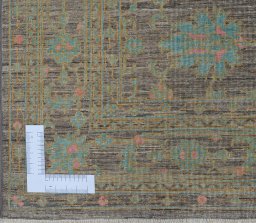 Corner detail of New Farahan rug showing border pattern and Wool pile