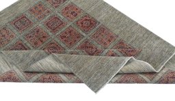 Central medallion detail of New Farahan rug from Pakistan