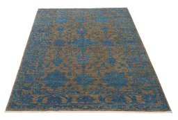 Surface texture of New Farahan rug with natural Wool and intricate pattern