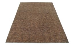 Surface texture of New Farahan rug with natural Wool and intricate pattern
