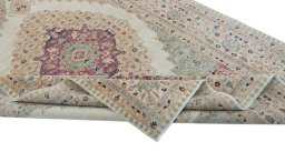 Central medallion detail of New Farahan rug from Pakistan