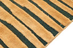 Central medallion detail of 1980s Kilim Gabbeh rug from Iran / Persia