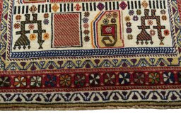 Central medallion detail of 2000s Persian Gabbeh rug from Iran / Persia