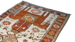 Surface texture of 1920s Persian Gabbeh rug with natural Wool and intricate pattern