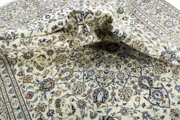 Surface texture of 2000s Kashan rug with natural Wool and intricate pattern