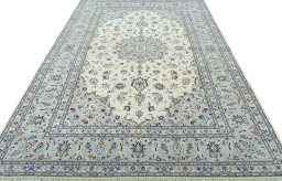 Surface texture of 2000s Kashan rug with natural Wool and intricate pattern