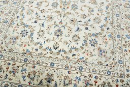 Close-up detail of New Kashan rug from Iran / Persia showing Wool weave