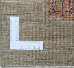 Corner detail of New Farahan rug showing border pattern and Wool pile