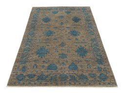 Surface texture of New Farahan rug with natural Wool and intricate pattern