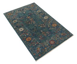 Corner detail of New Farahan rug showing border pattern and Wool pile