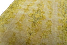 Backside of handmade 1950s Vintage rug showing knot structure and weave density
