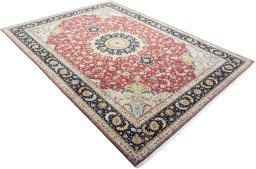 Close-up detail of 2000s Tabriz 50/60/70 Raj rug from Iran / Persia showing Cork weave
