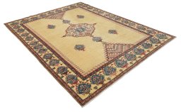 Corner detail of New Farahan rug showing border pattern and Wool pile