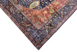 Central medallion detail of 1920s Agra rug from India