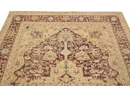 Surface texture of 1900s Amritsar rug with natural Wool and intricate pattern