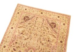 Surface texture of 1920s Amritsar rug with natural Wool and intricate pattern