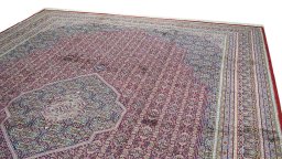 Surface texture of 1990s Jaipur rug with natural Wool and intricate pattern